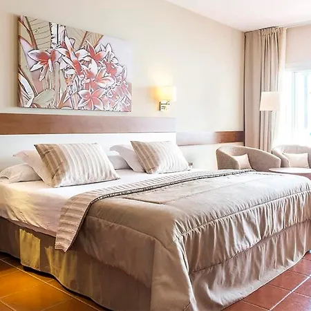 Tui Magic Life Cala Pada 圣埃乌拉利亚