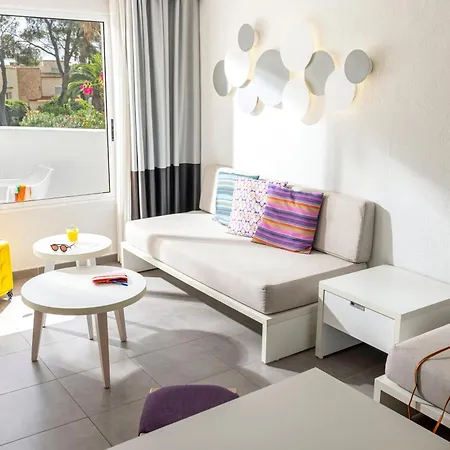 Tui Magic Life Cala Pada 圣埃乌拉利亚